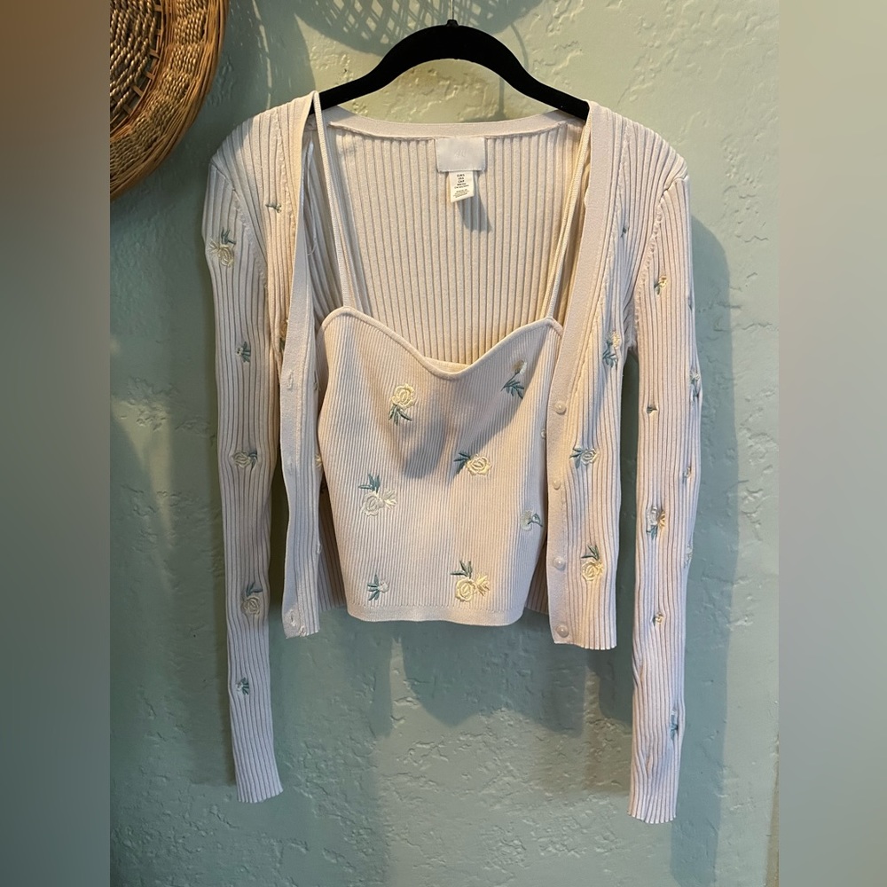 H&M v-neck ribbed button cardigan floral embroidery